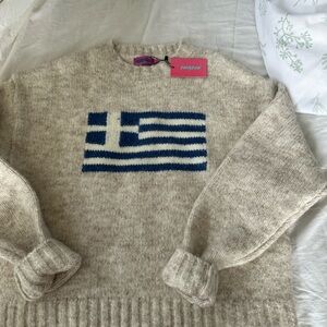 Edikted Beige Crewneck Sweater with Blue Flag Motif Greece